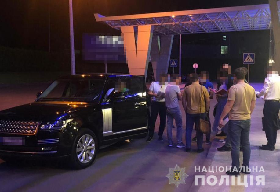 Чиновника затримали в Жулянах / фото Нацполіція Чиновника затримали в Жулянах / фото Нацполіція