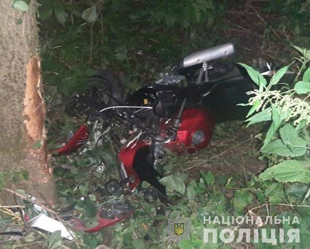На Тернопільщині мотоцикліст загинув у день 18-річчя / фото tp.npu.gov.ua На Тернопільщині мотоцикліст загинув у день 18-річчя / фото tp.npu.gov.ua