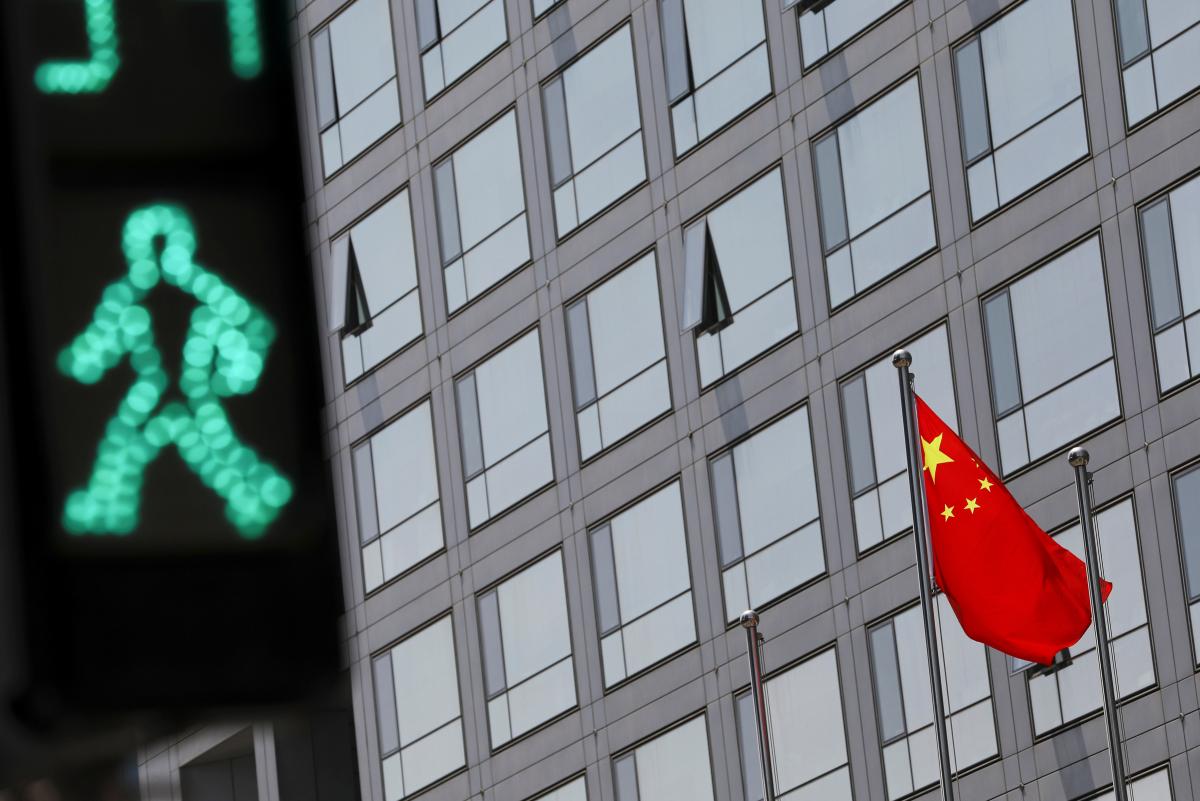 Китай "решительно примет контрмеры" / фото REUTERS