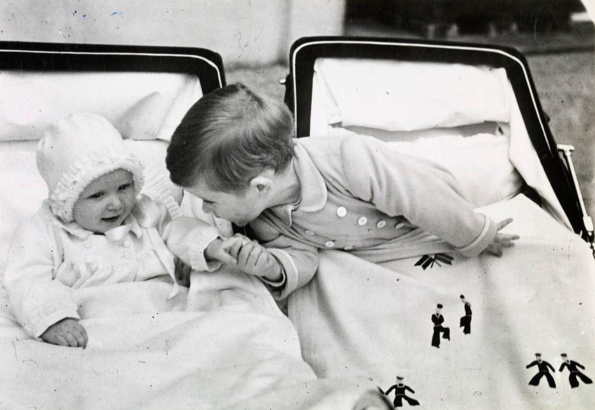 Принц Чарльз привітав принцесу Анну дитячим фото / фото instagram.com/clarencehouse Принц Чарльз привітав принцесу Анну дитячим фото / фото instagram.com/clarencehouse