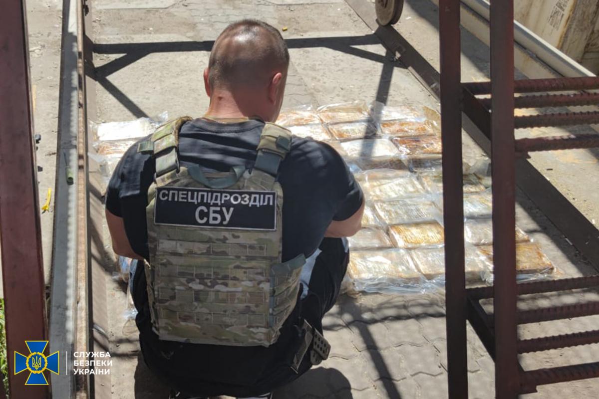 "Ндрангета" продовжує відправляти в Україну кілограми кокаїну / фото СБУ "Ндрангета" продовжує відправляти в Україну кілограми кокаїну / фото СБУ