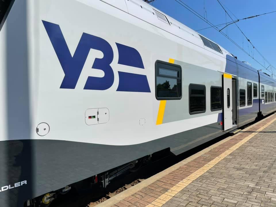 Передбачається, що комфортабельні поїзди зі стикуваннями до метрополітену розвантажать під'їзди до столиці / фото Facebook Передбачається, що комфортабельні поїзди зі стикуваннями до метрополітену розвантажать під'їзди до столиці / фото Facebook