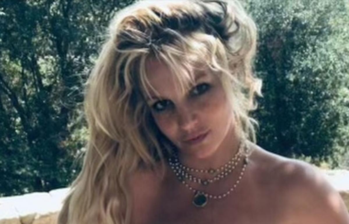 Брітні Спірс знялася топлес / фото instagram.com/britneyspears Брітні Спірс знялася топлес / фото instagram.com/britneyspears
