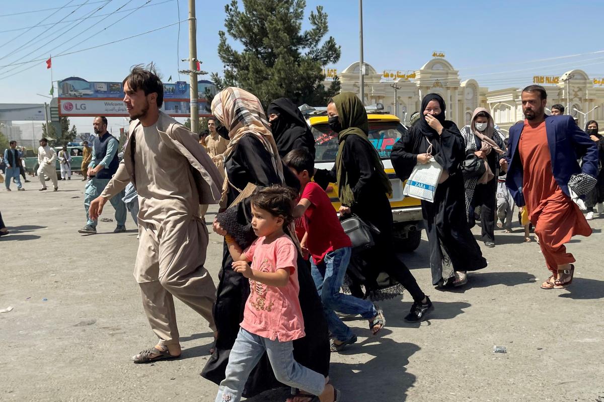 Уже 120 украинцев хотят покинуть Афганистан / фото REUTERS