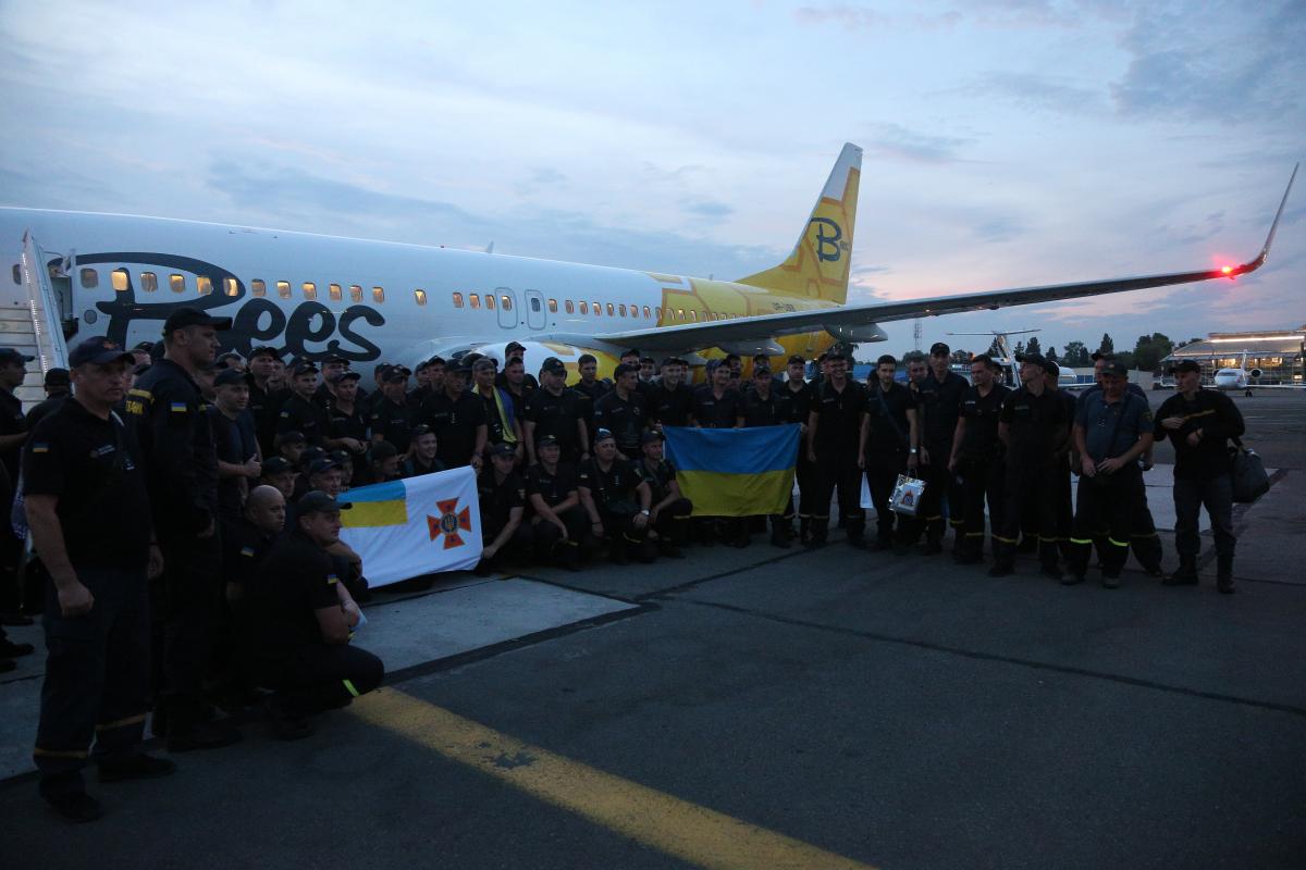 Украина неоценимо помогла. Как наши спасатели вернулись с тушения пожаров в Греции (фоторепортаж) Украина неоценимо помогла. Как наши спасатели вернулись с тушения пожаров в Греции (фоторепортаж)