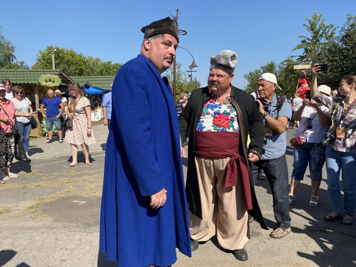 На ярмарку працюють близько 2 тисячі підприємців та майстрів / фото Олега Булашева На ярмарку працюють близько 2 тисячі підприємців та майстрів / фото Олега Булашева
