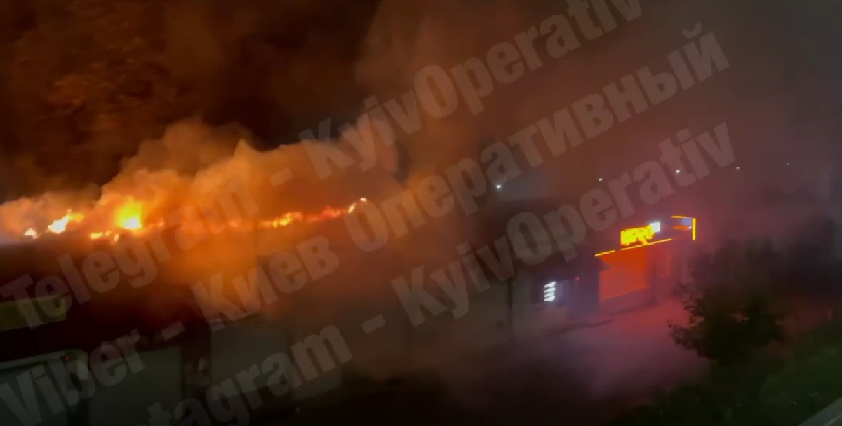 Так горят киоски на проспекте Победы в Киеве / скриншот видео Так горят киоски на проспекте Победы в Киеве / скриншот видео