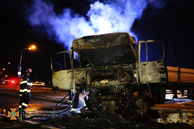 У Дніпрі в ДТП загинула людина / фото dsns.gov.ua У Дніпрі в ДТП загинула людина / фото dsns.gov.ua