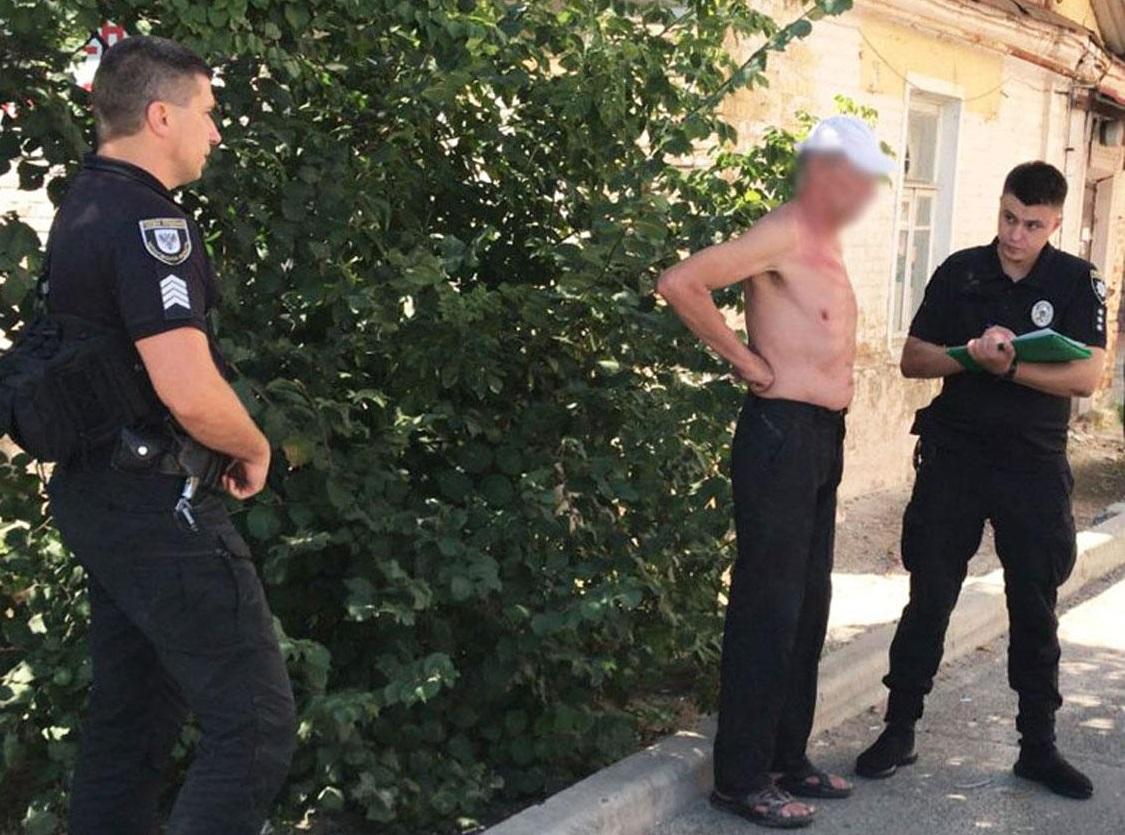 Полиция предотвратила попытку самосожжения / фото Нацполиции