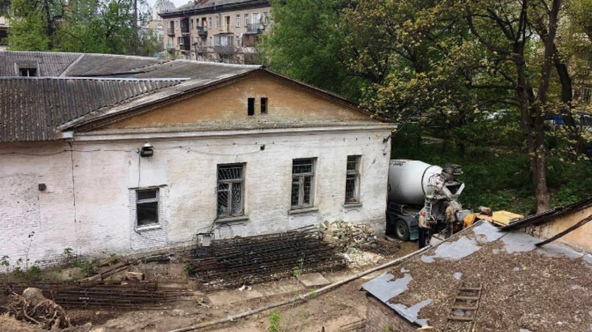 РНБО ухвалила відновити зруйнований будинок / ФОТО: UA TIMES