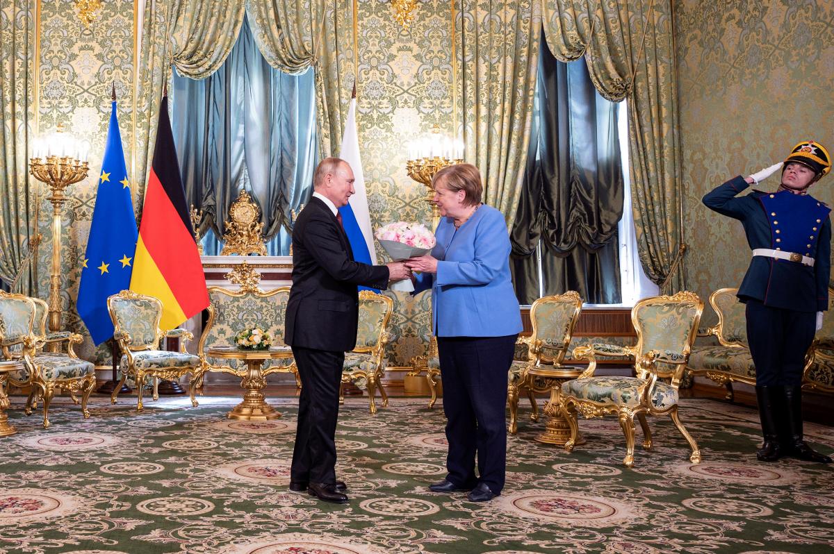 Меркель на зустрічі з Путіним / REUTERS