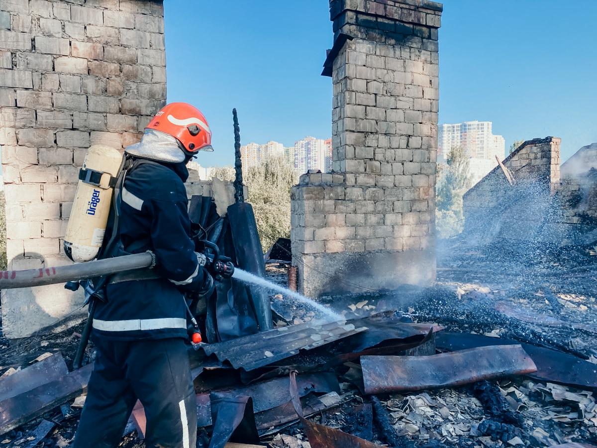 На місце пожежі було направлено рятувальників з найближчих пожежно-рятувальних підрозділів kyiv.dsns.gov.ua На місце пожежі було направлено рятувальників з найближчих пожежно-рятувальних підрозділів kyiv.dsns.gov.ua