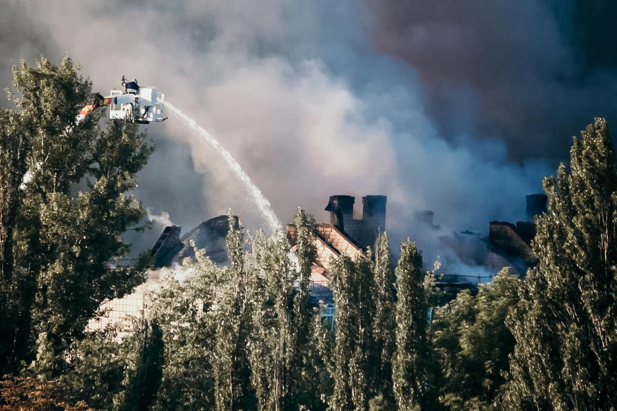 Пожежа у житловому будинку спалахнула рано-вранці \ kyiv.dsns.gov.ua Пожежа у житловому будинку спалахнула рано-вранці \ kyiv.dsns.gov.ua