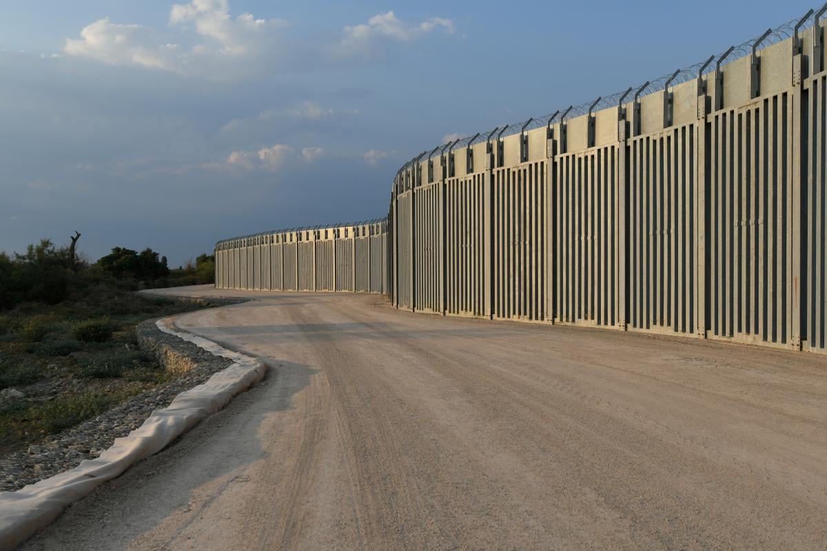 Греция построила стену на границе с Турцией \ фото REUTERS