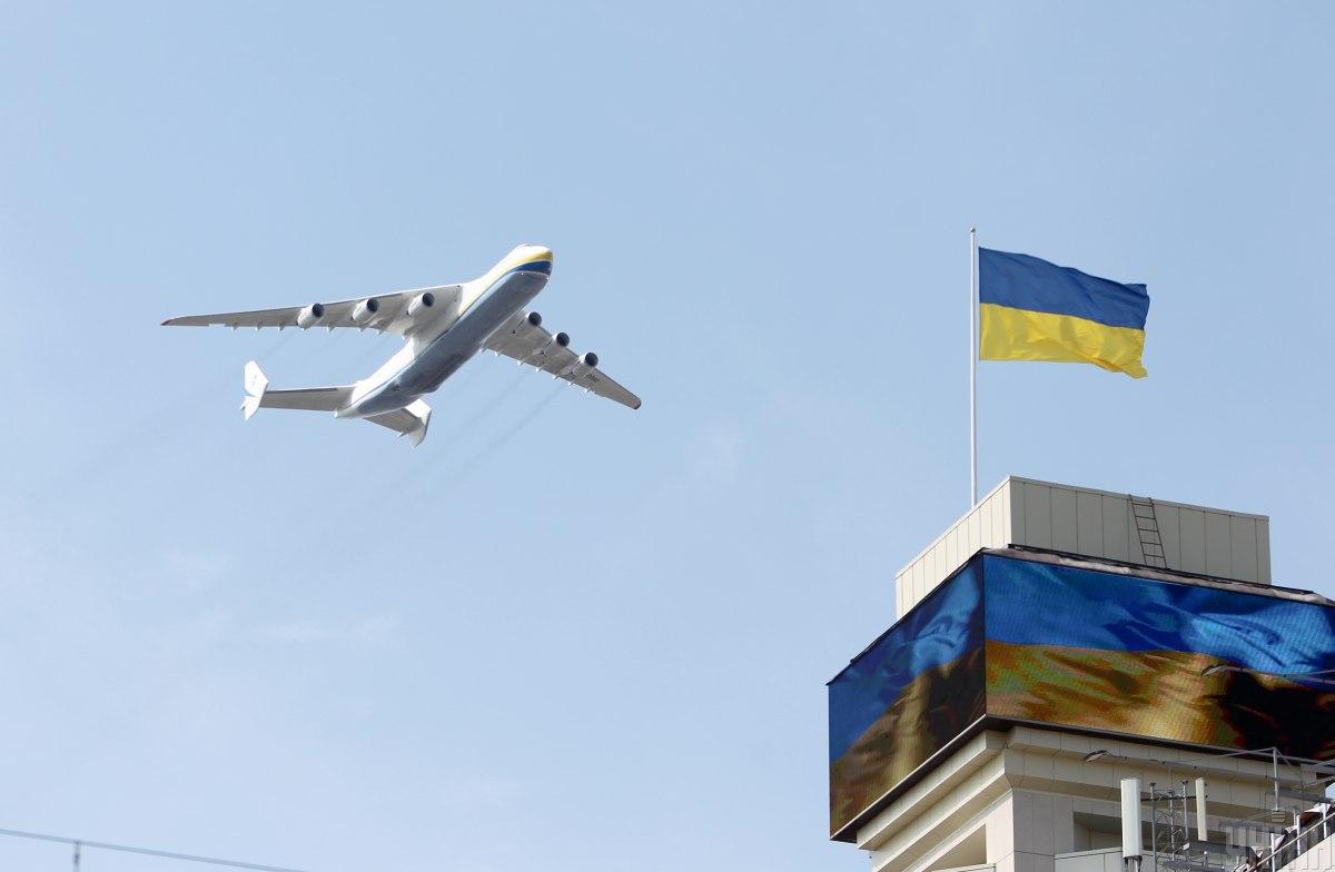Парад авиации на День Независимости / фото УНИАН Парад авиации на День Независимости / фото УНИАН