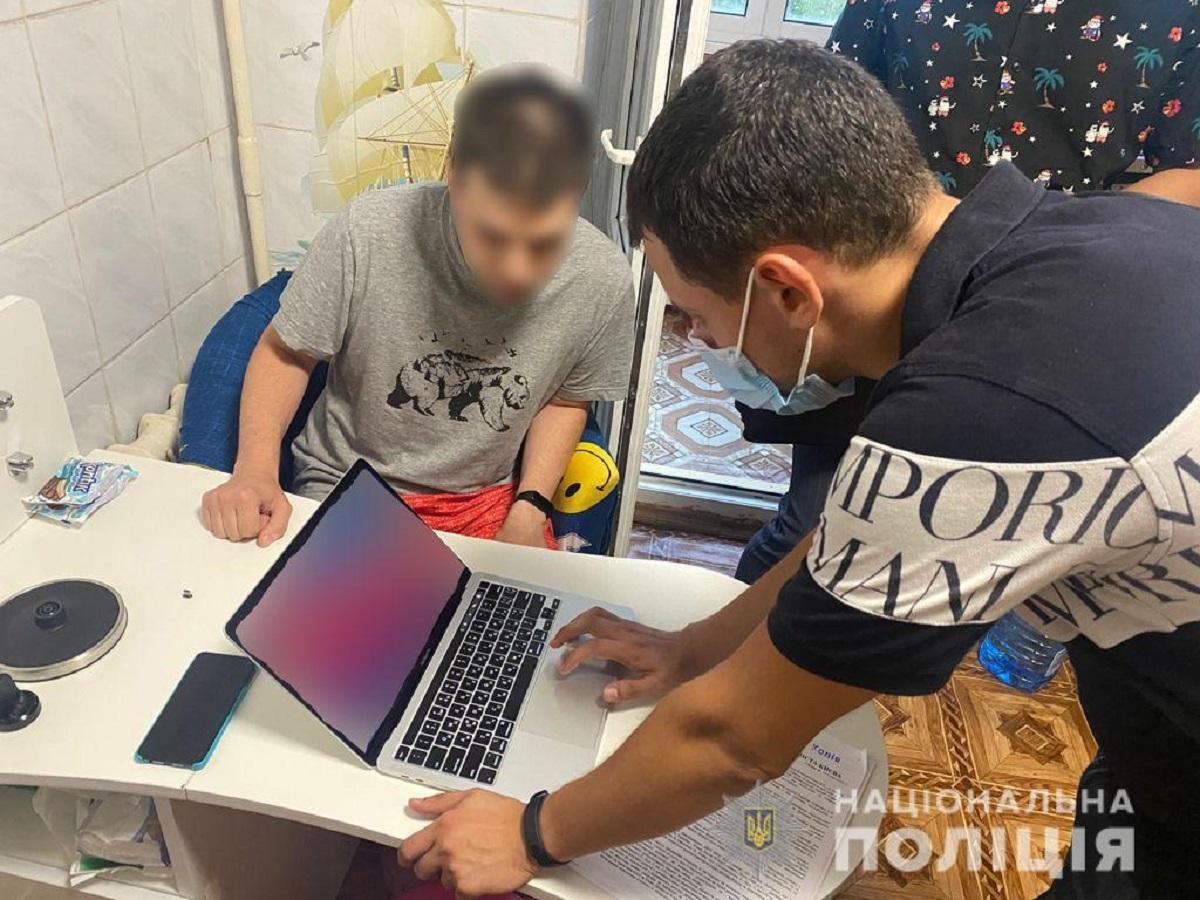 Львів'янин виявився автором одного з найбільших російськомовних піратських онлайн-кінотеатрів / фото Національної поліції Львів'янин виявився автором одного з найбільших російськомовних піратських онлайн-кінотеатрів / фото Національної поліції