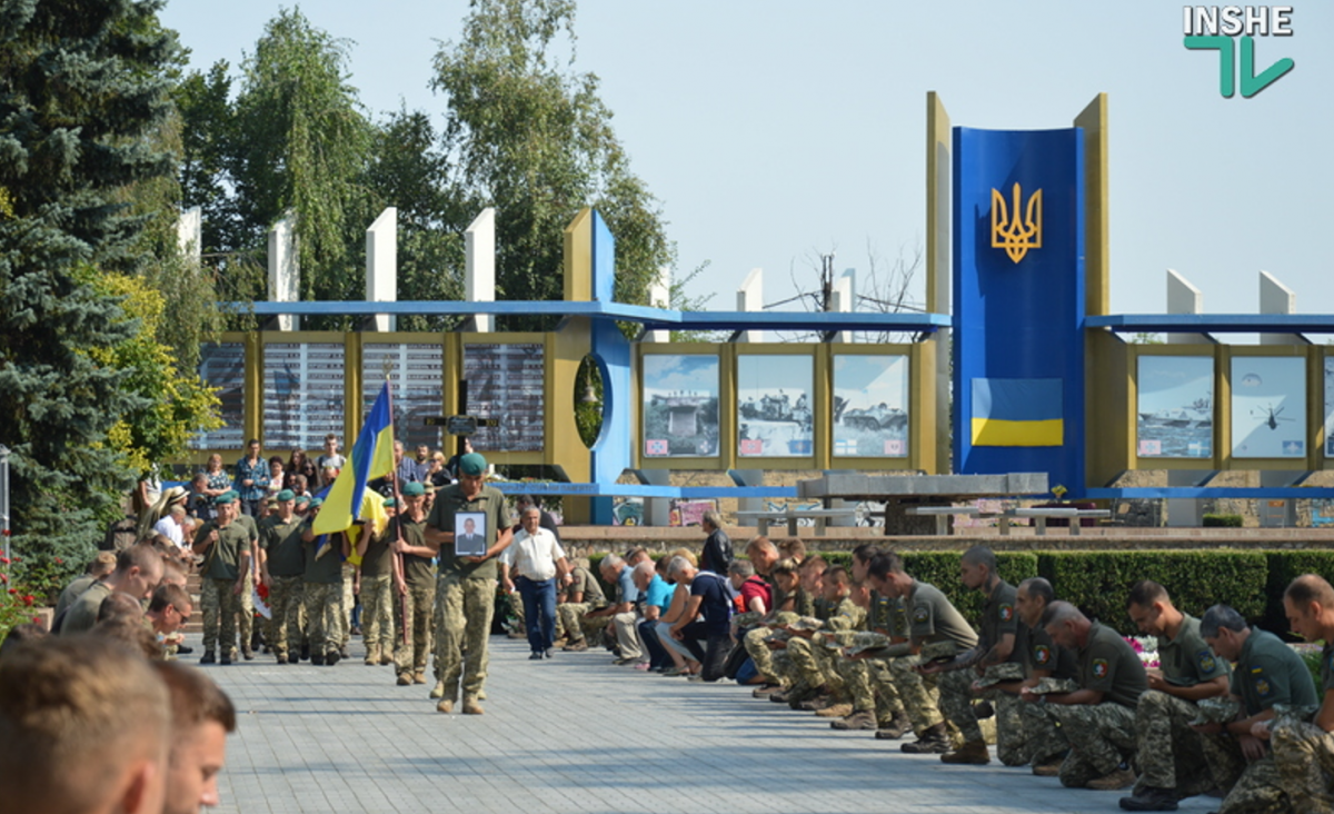 Городяни попрощалися із загиблим земляком / фото: Інше.ТВ Городяни попрощалися із загиблим земляком / фото: Інше.ТВ