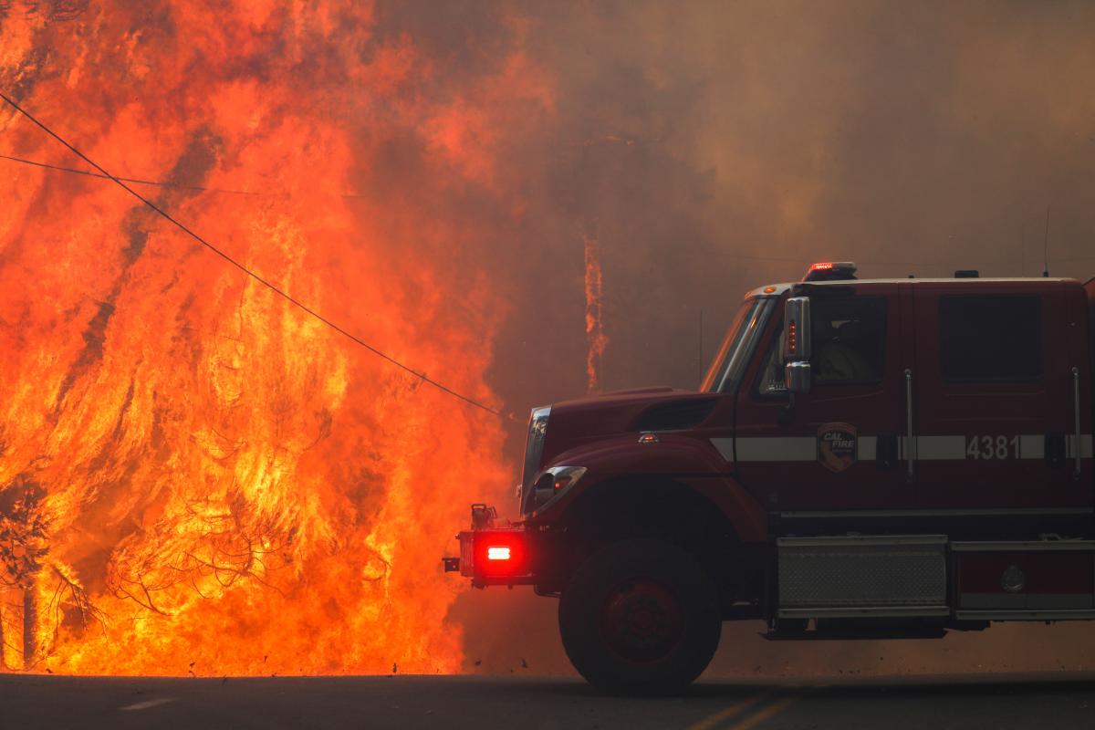 В Калифорнии продолжают бушевать лесные пожары / фото REUTERS