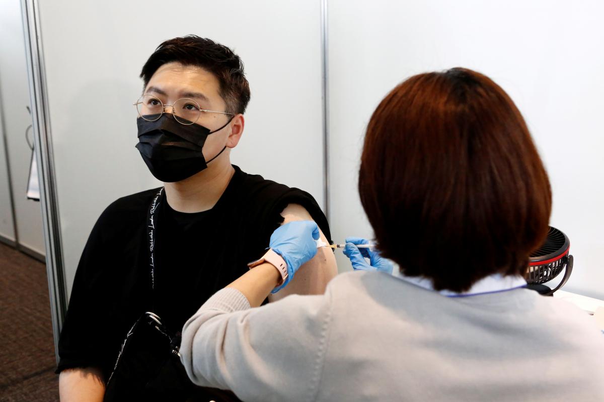 В Японии расследуют случаи смерти после вакцинации / фото REUTERS