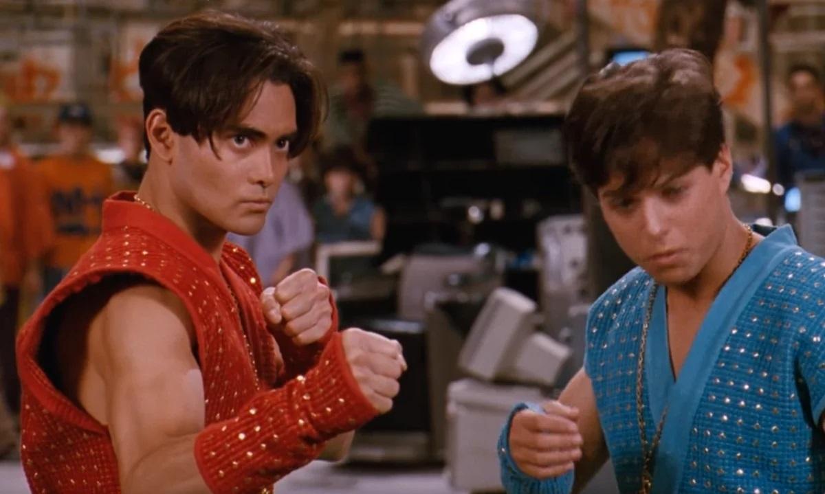 Марк Дакаскос в екранізації гри Double Dragon / кадр з фільму "Подвійний дракон" Марк Дакаскос в екранізації гри Double Dragon / кадр з фільму "Подвійний дракон"