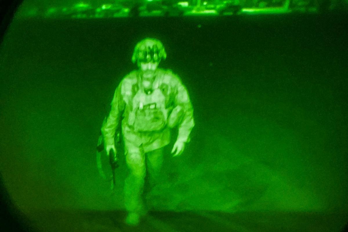 Генерал-майор Крис Донахью стал последним военным США, который покинул Афганистан / фото REUTERS