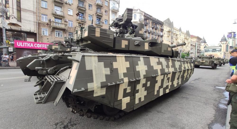 На репетиции парада в Киеве заметили танк в малярной ленте: в ВСУ объяснили - Vimarsana News