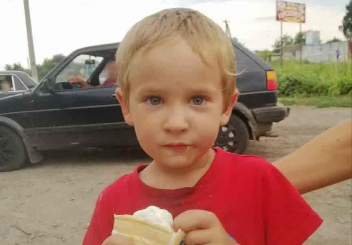 На Сумщине вторые сутки ищут 6-летнего мальчика, который в лесу с родителями собирал бузину