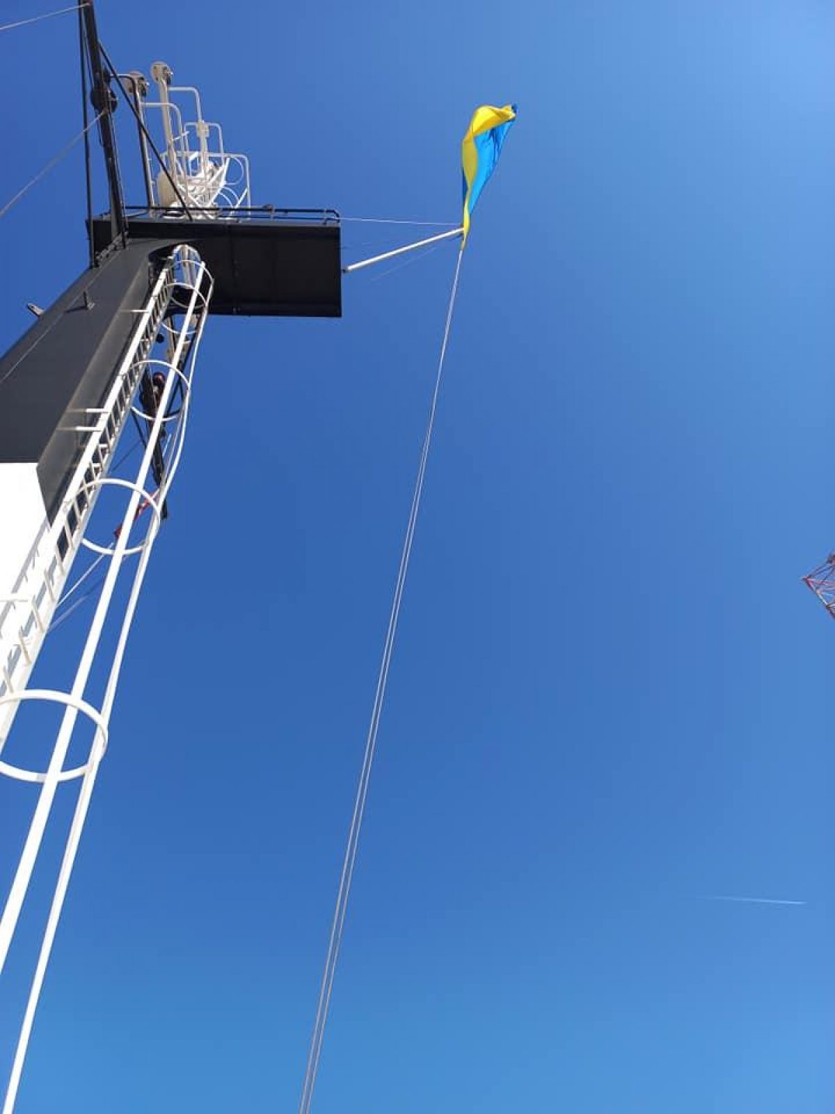 Над новим українським криголамом підняли синьо-жовтий прапор ФОТО