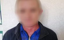 Педофил заманивал детей конфетами и раздевал их на камеру под Николаевом (фото)
