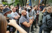 Близько 3 тисяч людей вийшли під Шевченківський суд підтримати затриманих членів Нацкорпусу