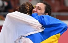 Атлетки-медалистки Украины и России обнялись и сделали совместные фото на Олимпиаде (фоторепортаж)