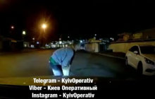 В Киеве пьяные подростки отметились дерзкой выходкой на дороге и попали на видео