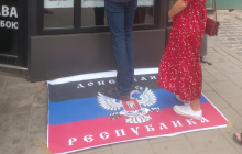 Во львовской кофейне вместо коврика постелили "флаг ДНР" (фото)