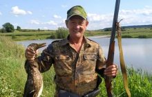 "Зарплаты на еду не хватает?": в сети раскритиковали украинского депутата, похваставшегося отстрелом уток (фото)