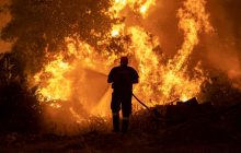Пожары в Греции: тысячи человек эвакуируются с пылающего острова (фоторепортаж, видео)