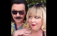 Мур-мур-мур: усы Зиброва "встретились" с самой большой грудью Украины (видео)