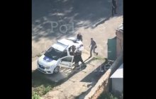 В Белой Церкви полицейские устроили драку прямо у патрульной машины (видео)