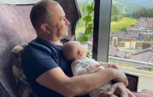 "Очень странно": Виктор Павлик признался, что ему сложно в 55 лет снова стать папой