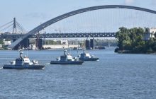 У Києві на Дніпрі пройшла репетиція параду до Дня незалежності за участі бойових кораблів ВМС (відео)