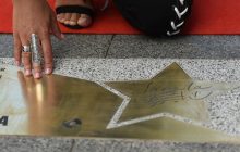 Джамала впервые вышла в свет с мужем и двумя сыновьями: в Киеве певице открыли именную звезду (фото, видео)