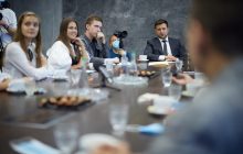 У трети украинцев Зеленский вызывает негативные эмоции – опрос
