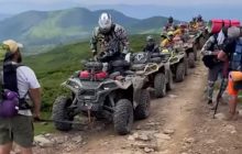 Українські активісти прогнали іноземних туристів на квадроциклах з гори Петрос (відео)