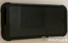 В Одесі юнак подарував другу смартфон, який на його ж очах відібрав у перехожого