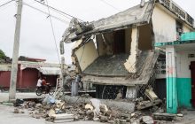 Жертвами землетрясения на Гаити стали уже почти 2 тысячи человек, дети начинают голодать (фоторепортаж)