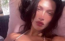 Грудь выпадает: известная супермодель примерила мини-бикини от бренда своей конкурентки (фото)