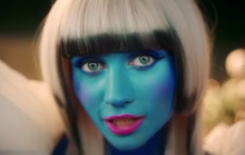 Чтобы "выпендриться": украинская певица ради клипа нарастила "крэйзи" ногти на ногах (фото, видео)