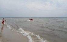 На Херсонщине в море исчезли отец и сын: тело мальчика нашли, а отца еще ищут