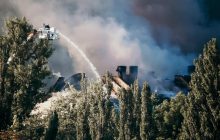 В Киеве горела крыша жилого дома (фото, видео)