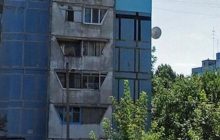 У Дніпрі 29-річна жінка вистрибнула з вікна, залишивши двомісячного малюка