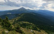 Вода за 100 гривень: стихийный рынок на вершине Говерлы озадачил туристов (фото)